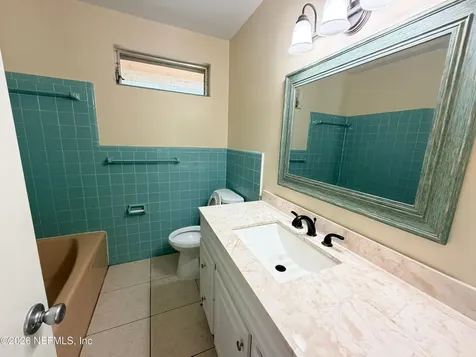 1806 Memory Lane Jacksonville FL 32210