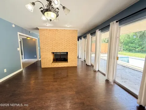 1806 Memory Lane Jacksonville FL 32210