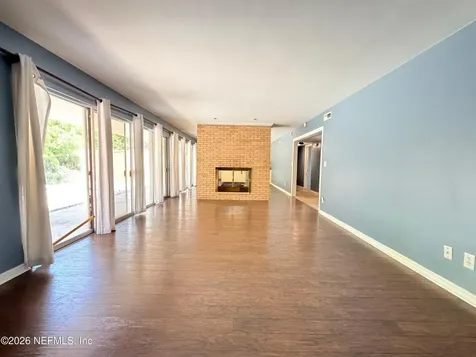 1806 Memory Lane Jacksonville FL 32210