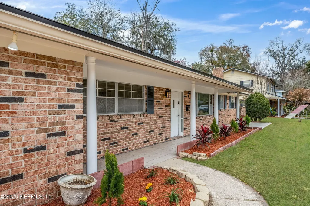 8460 Lynda Sue Lane W Jacksonville FL 32217
