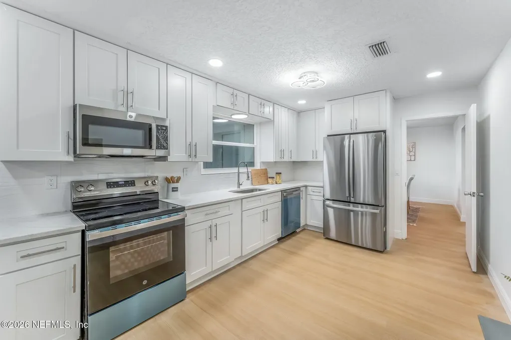 8460 Lynda Sue Lane W Jacksonville FL 32217