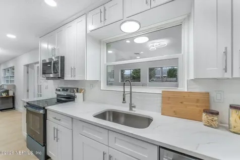 8460 Lynda Sue Lane W Jacksonville FL 32217