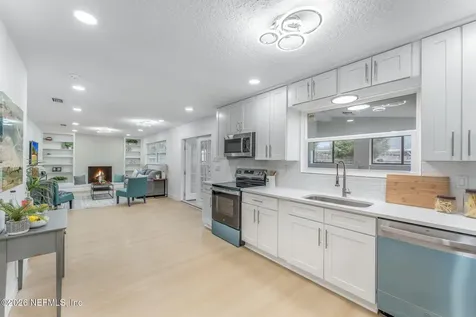 8460 Lynda Sue Lane W Jacksonville FL 32217