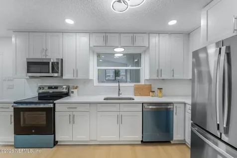 8460 Lynda Sue Lane W Jacksonville FL 32217