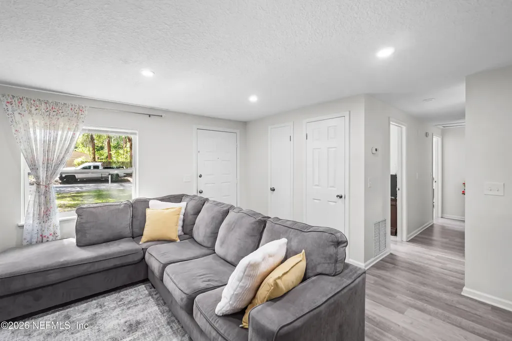 11467 Gwynford Jacksonville FL 32223