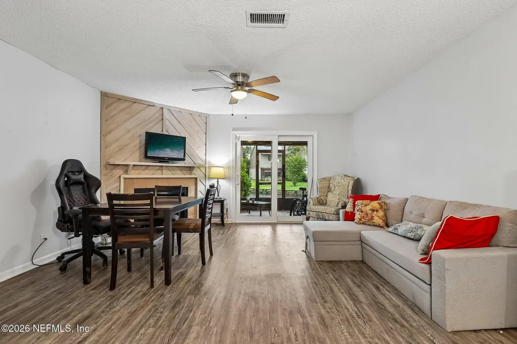 7701 Baymeadows Circle W Jacksonville FL 32256