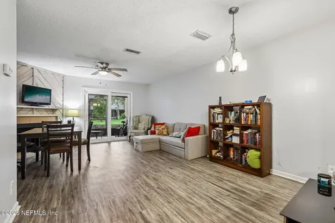 7701 Baymeadows Circle W Jacksonville FL 32256