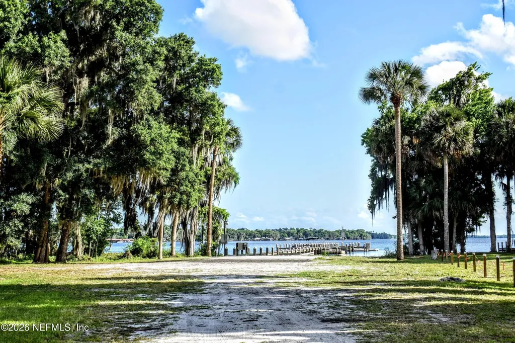 156 & 158 Mount Royal Avenue Crescent City FL 32112