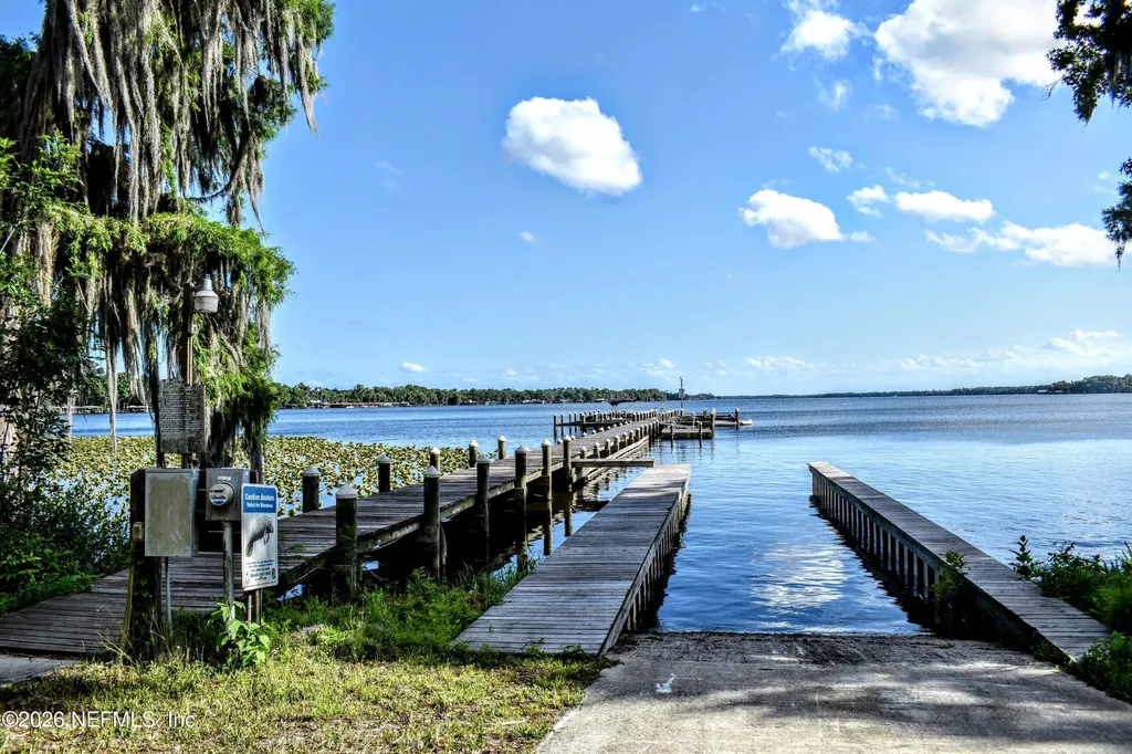 156 & 158 Mount Royal Avenue Crescent City FL 32112