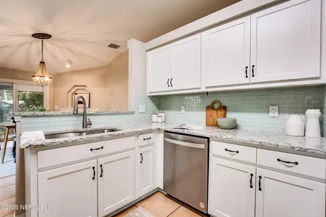 8005 Macinnes Drive Jacksonville FL 32244