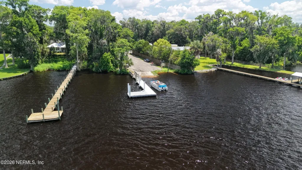 226 Port Comfort Drive East Palatka FL 32177
