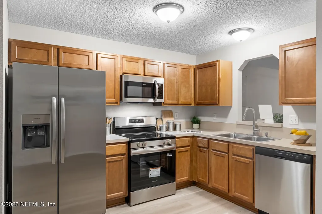 8400 Mcgirts Village Lane Jacksonville FL 32210