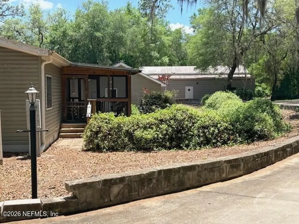 240 Swan Lake Drive Melrose FL 32666