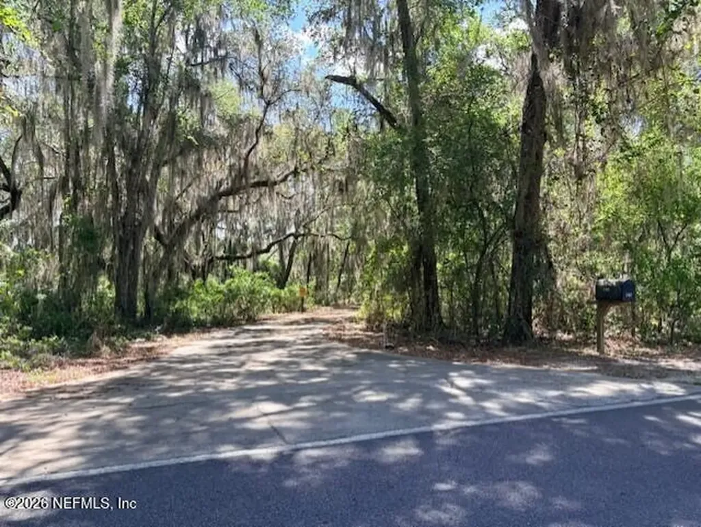 240 Swan Lake Drive Melrose FL 32666