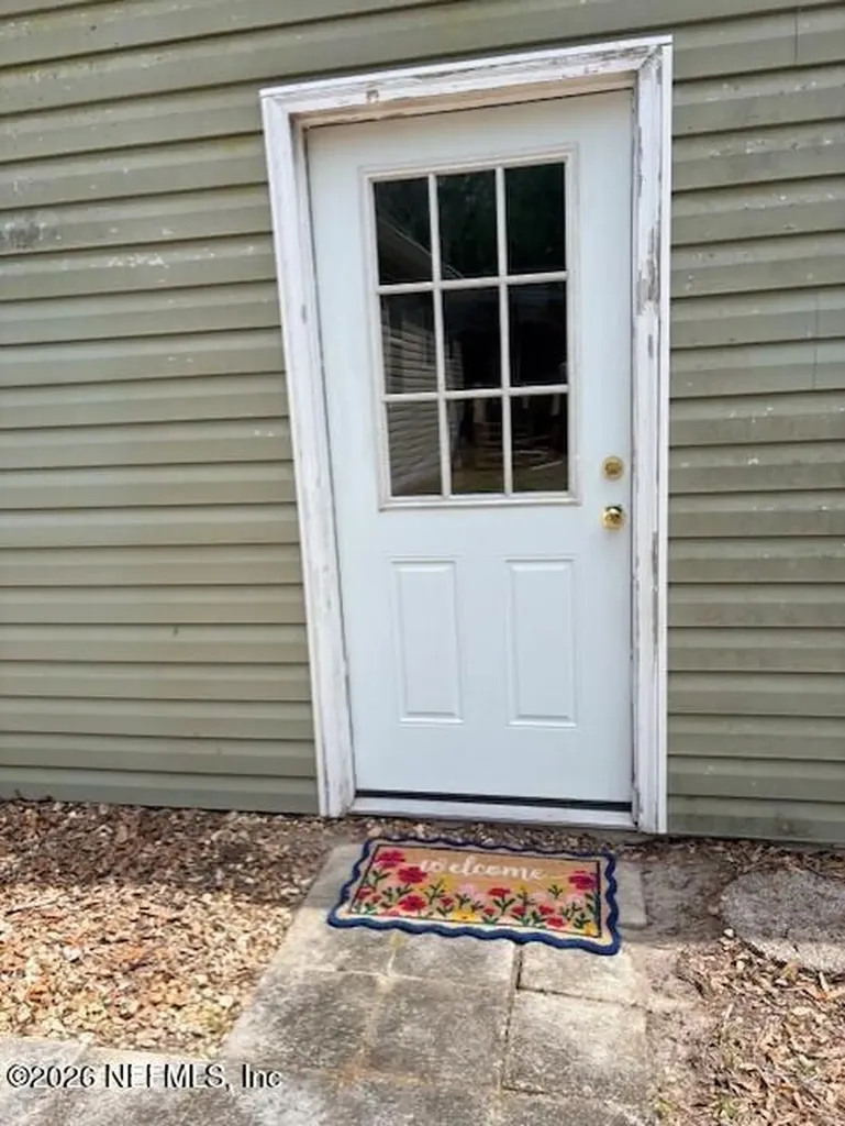 240 Swan Lake Drive Melrose FL 32666