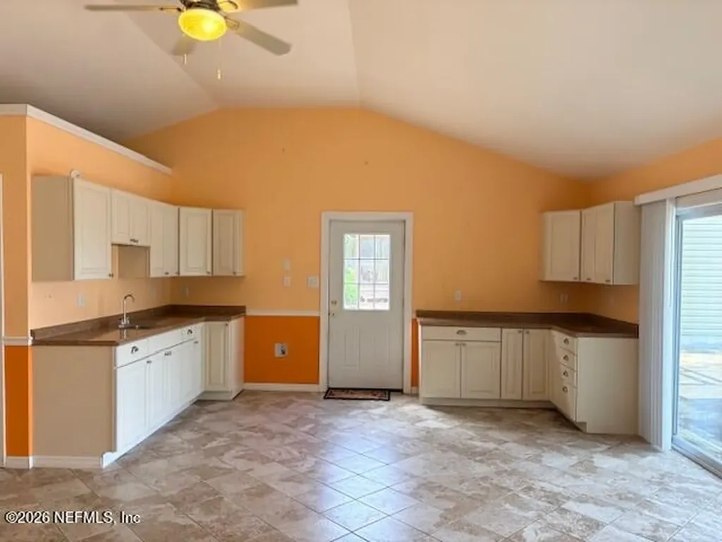 240 Swan Lake Drive Melrose FL 32666