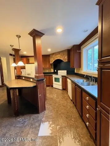240 Swan Lake Drive Melrose FL 32666