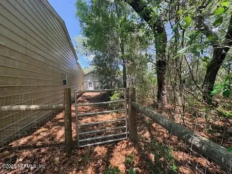240 Swan Lake Drive Melrose FL 32666
