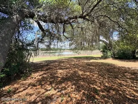 240 Swan Lake Drive Melrose FL 32666
