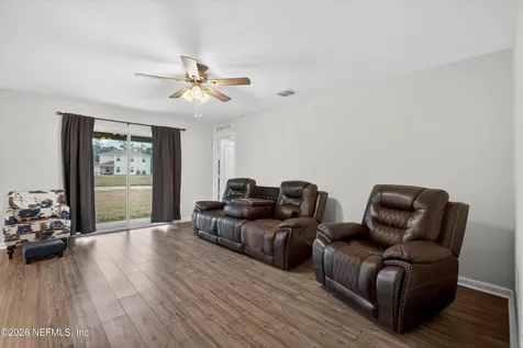 5923 Crosby Lake Way E Macclenny FL 32063