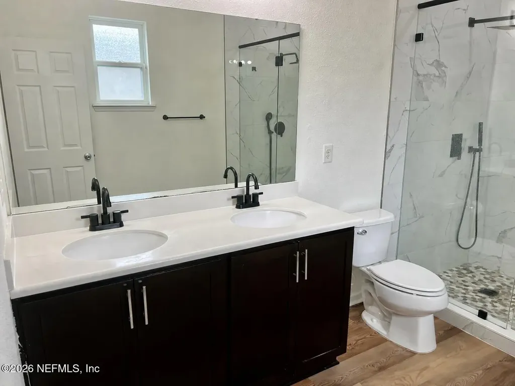 556 Worcester Court Jacksonville FL 32218