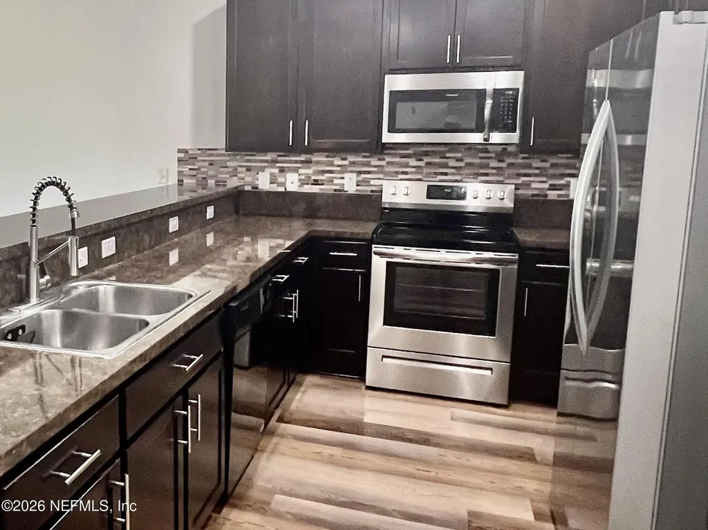 556 Worcester Court Jacksonville FL 32218