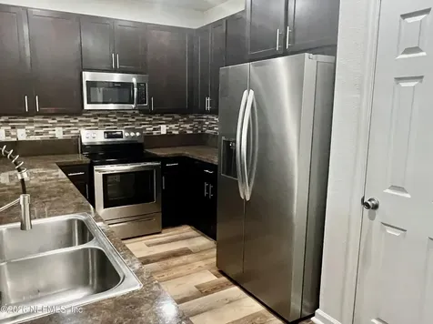 556 Worcester Court Jacksonville FL 32218
