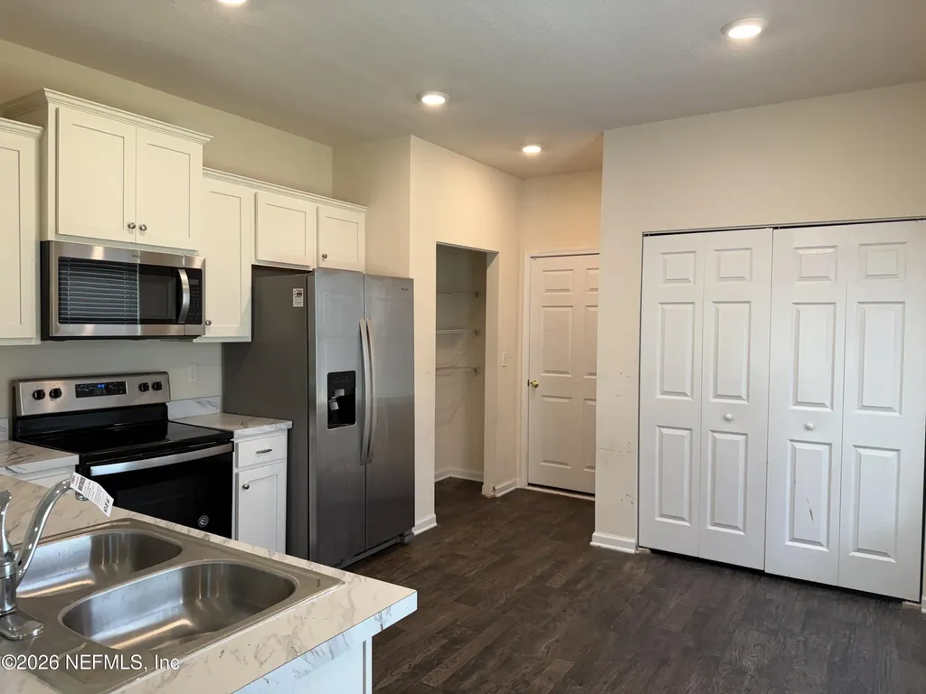 878 Capitol Parkway Jacksonville FL 32218