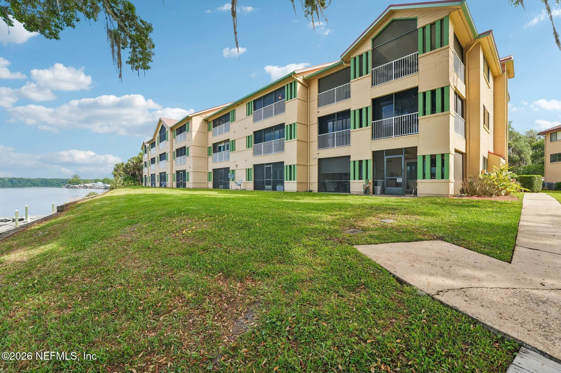 99 Broad River Place Welaka FL 32193