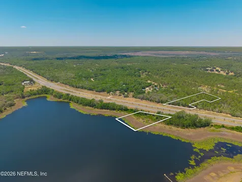1668 State Road 20 Hawthorne FL 32640