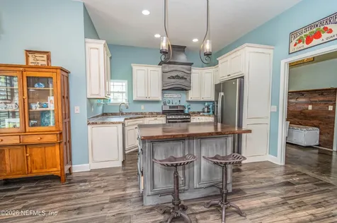 7016 Oakridge Drive Glen St. Mary FL 32040