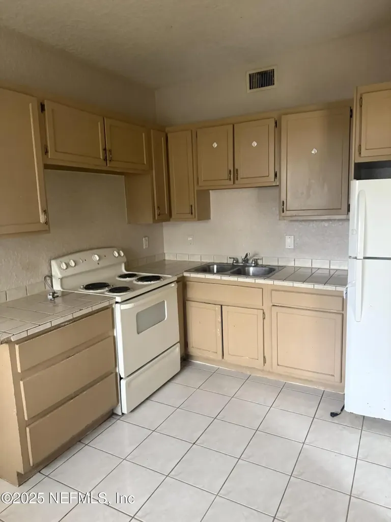 9068 11th Avenue Jacksonville FL 32208