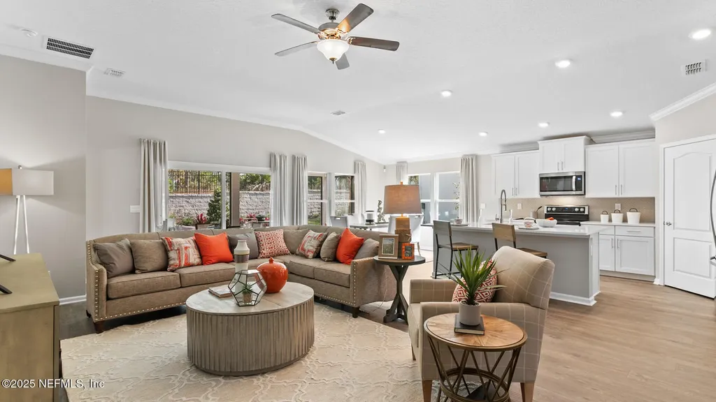 32 Hardwood Trail Palm Coast FL 32137