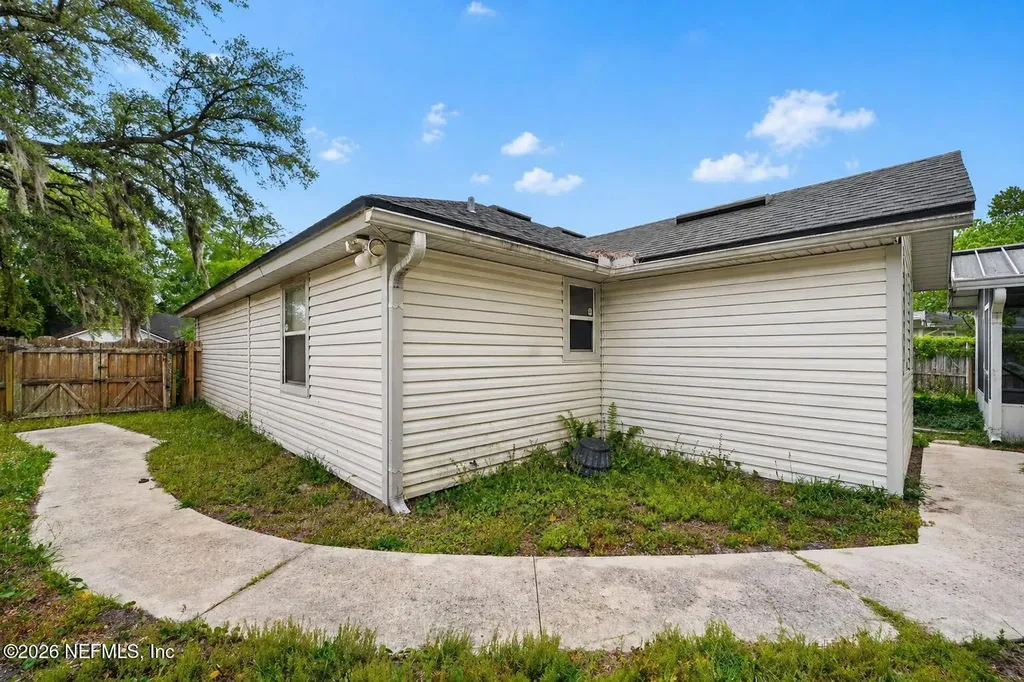 485 Shamrock S Jacksonville FL 32218