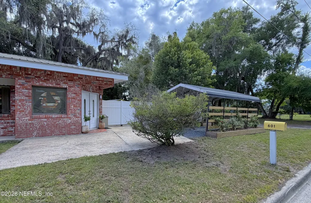 601 Vernon Avenue Crescent City FL 32112