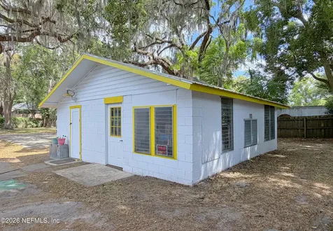 601 Vernon Avenue Crescent City FL 32112