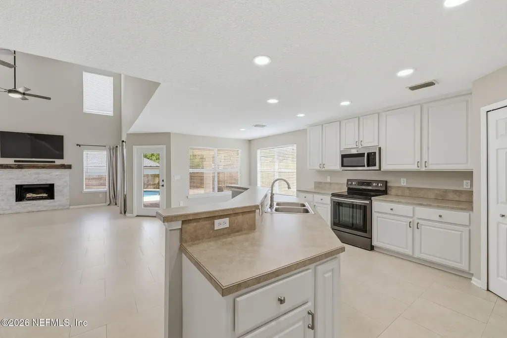 811 Hickory Knolls Drive Green Cove Springs FL 32043