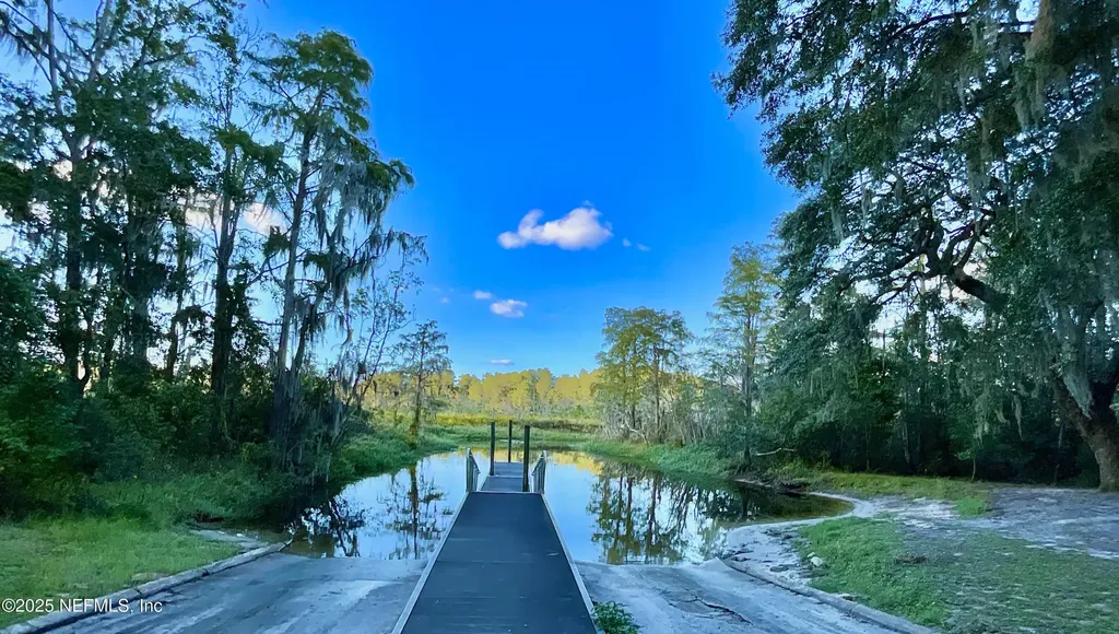 276 Melrose Landing Boulevard Hawthorne FL 32640