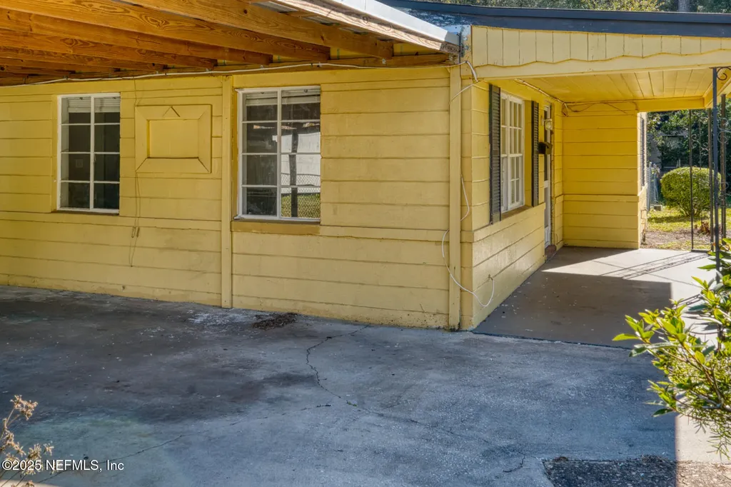 2561 Nicholas Circle E Jacksonville FL 32207