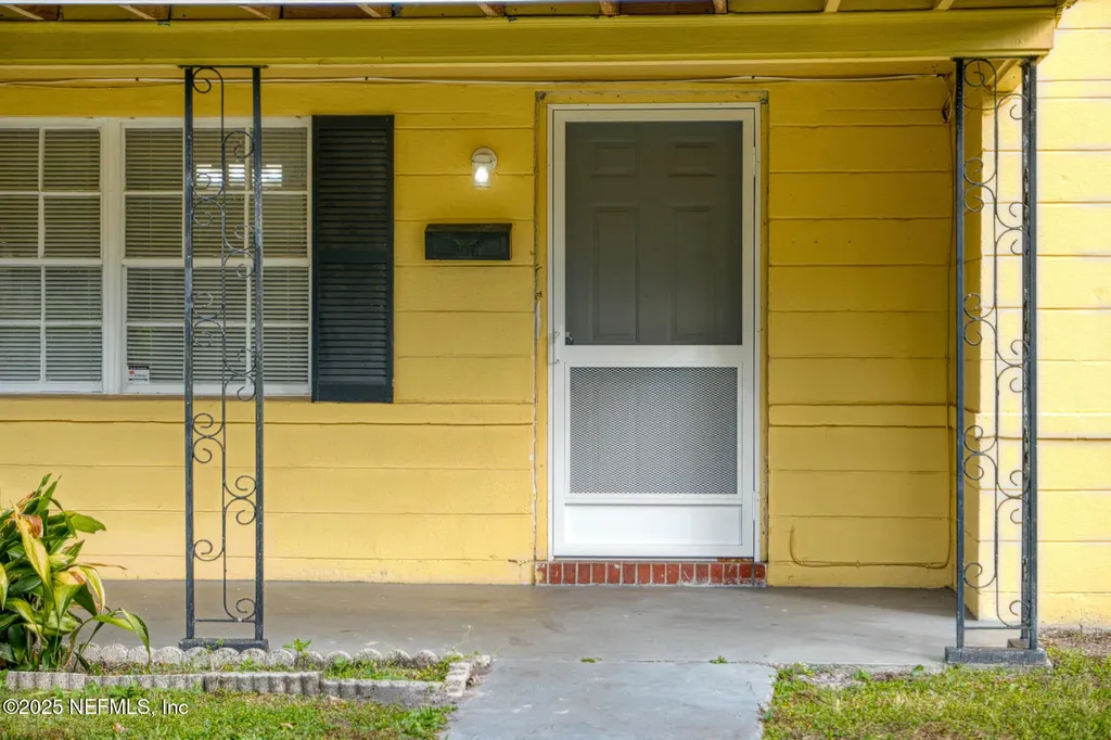 2561 Nicholas Circle E Jacksonville FL 32207