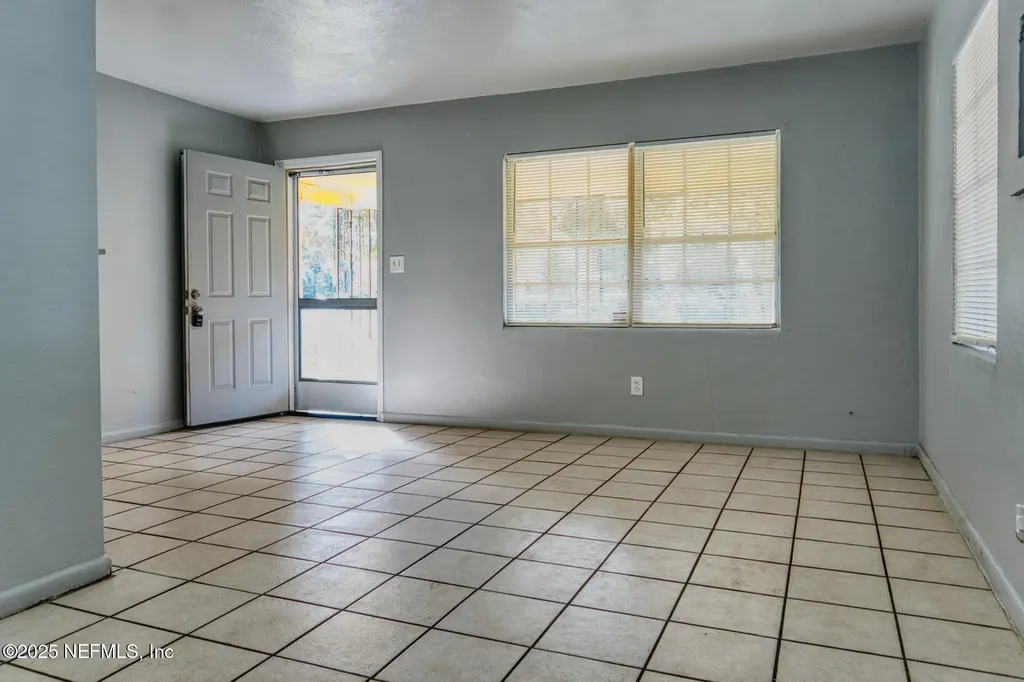 2561 Nicholas Circle E Jacksonville FL 32207