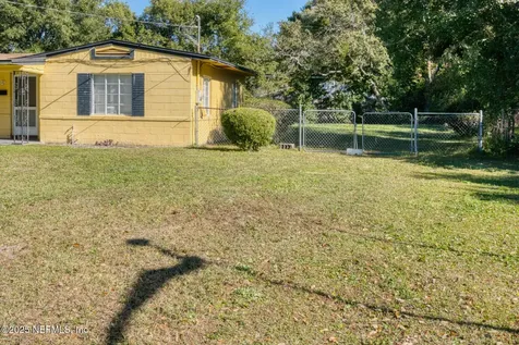 2561 Nicholas Circle E Jacksonville FL 32207