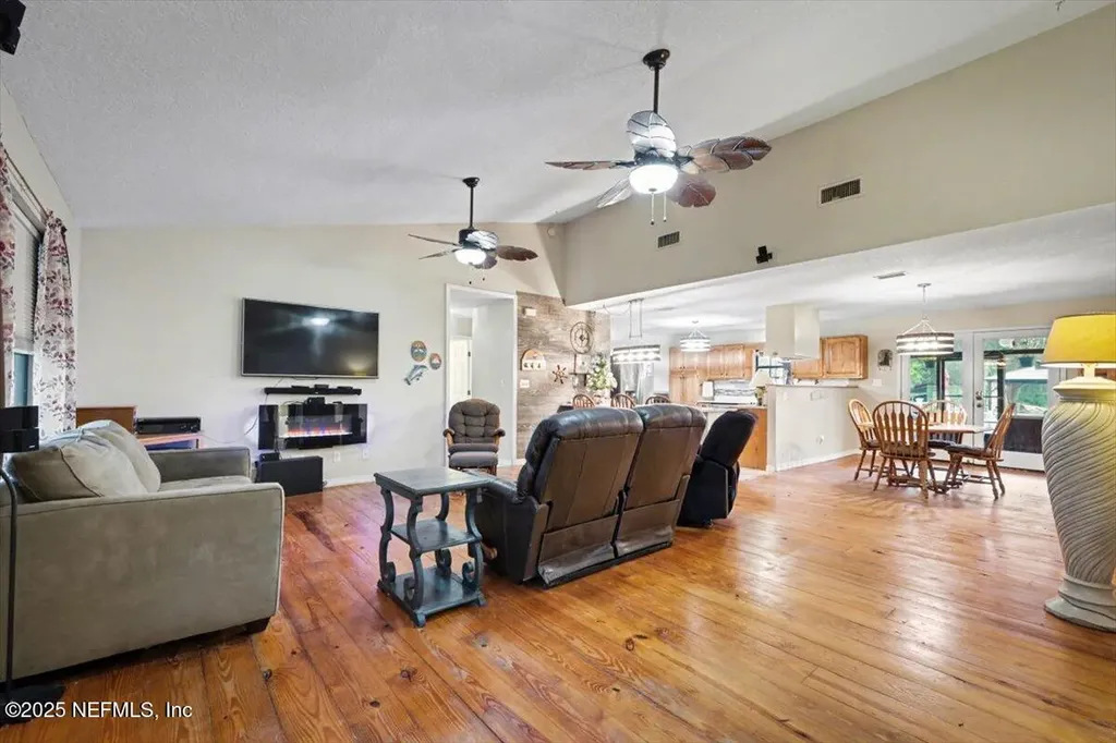 180 Pioneer Trail Green Cove Springs FL 32043