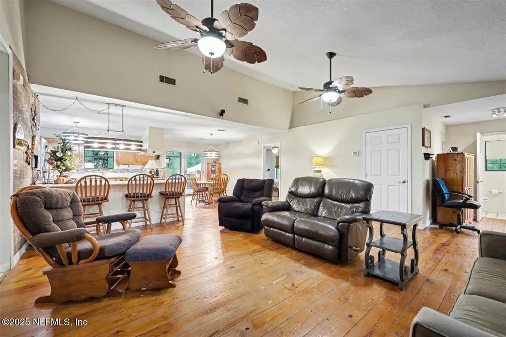 180 Pioneer Trail Green Cove Springs FL 32043