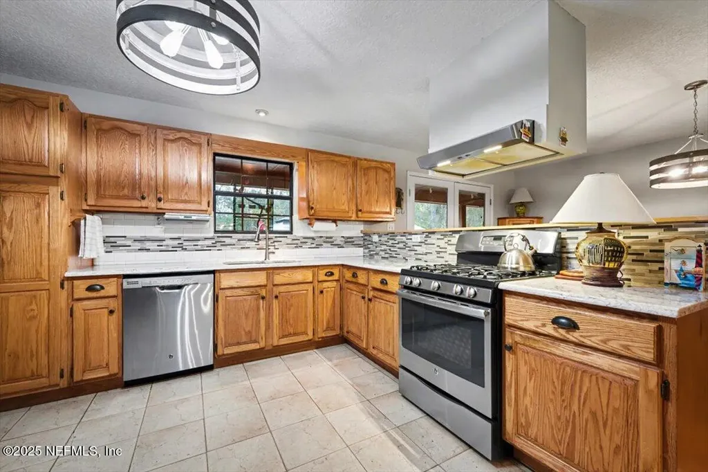 180 Pioneer Trail Green Cove Springs FL 32043