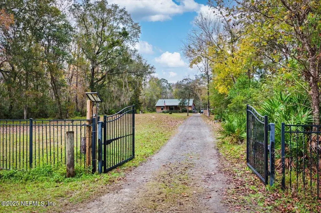 180 Pioneer Trail Green Cove Springs FL 32043