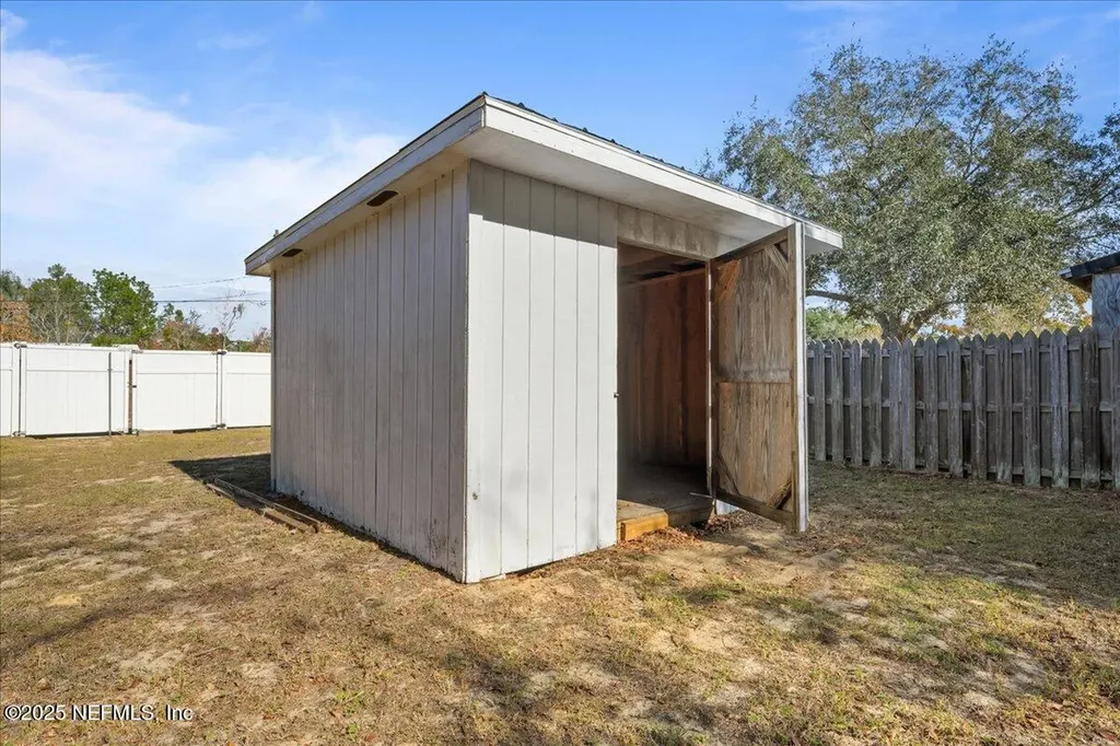 105 Crestwood Drive Interlachen FL 32148