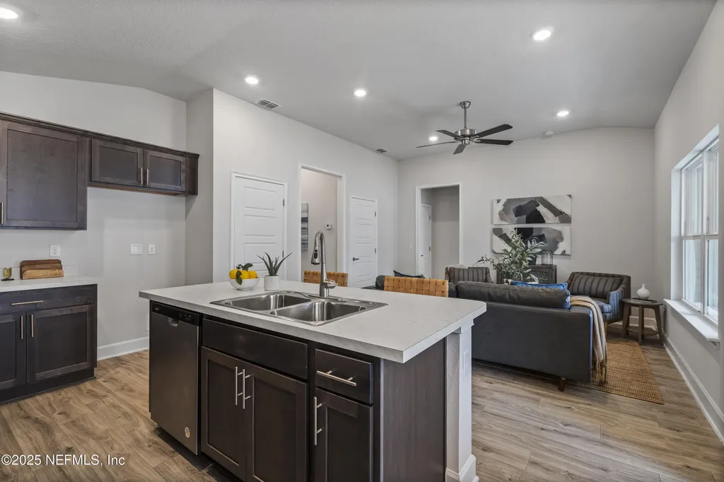 8223 Helmsley Boulevard Jacksonville FL 32219