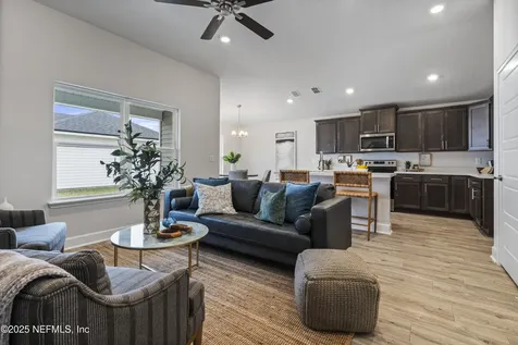 8223 Helmsley Boulevard Jacksonville FL 32219