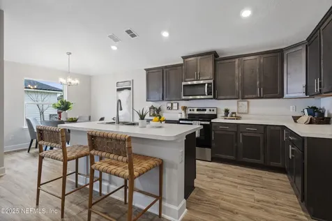 8223 Helmsley Boulevard Jacksonville FL 32219